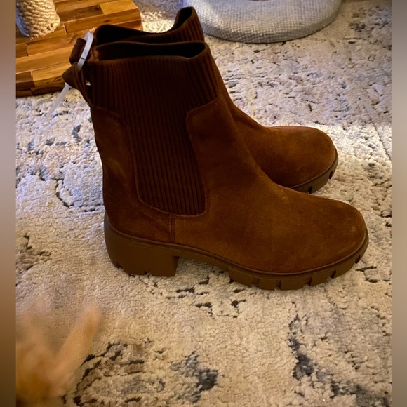 Steve Madden Honored Chelsea Boot - Picture 10 of 11